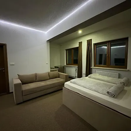 Hillside Hostel *